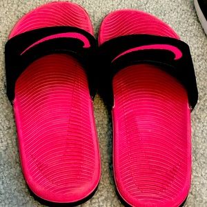 Nike Kawa Youth Slides Size 3 pink & black